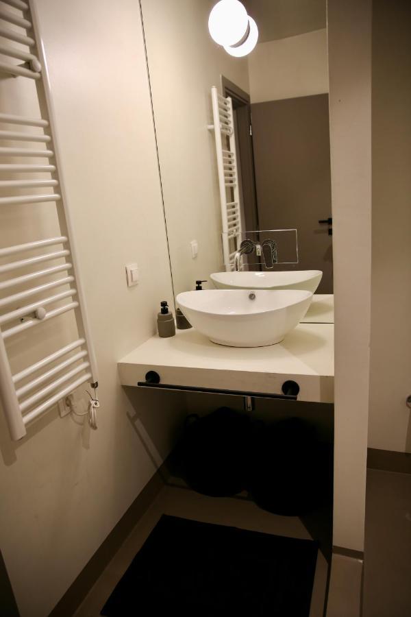 Urban Living 4 Apartment *